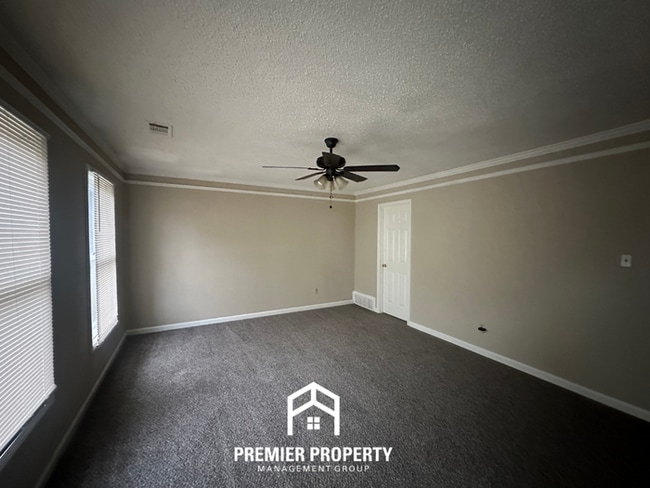 Building Photo - 8842 Aspen View Cove