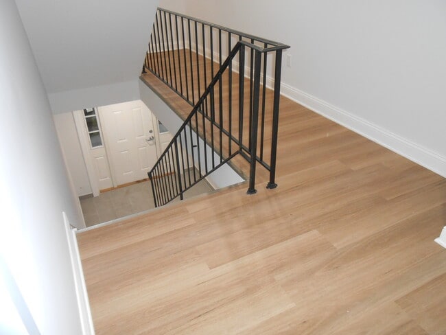 Building Photo - 50 Greenhouse Rd