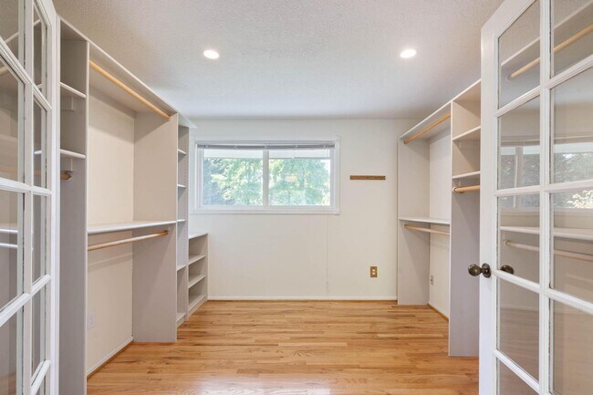 Building Photo - 13745 Cameo Ct