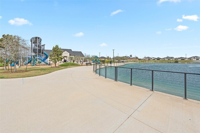 Building Photo - 30618 Wicklow Gdns Dr