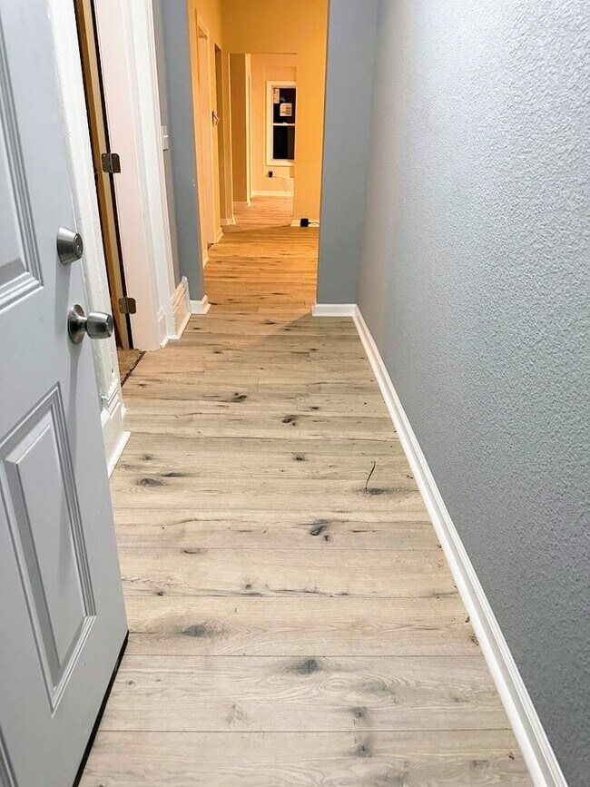 Building Photo - 3027 Garfield Ave