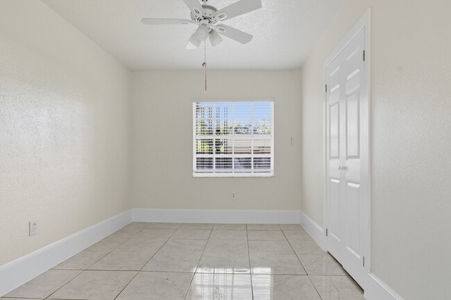 Building Photo - 1324 W Nassau St