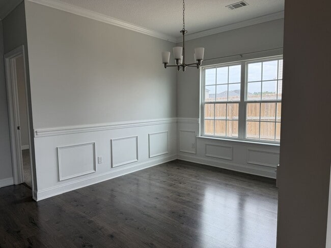 Building Photo - 710 Burke Dr