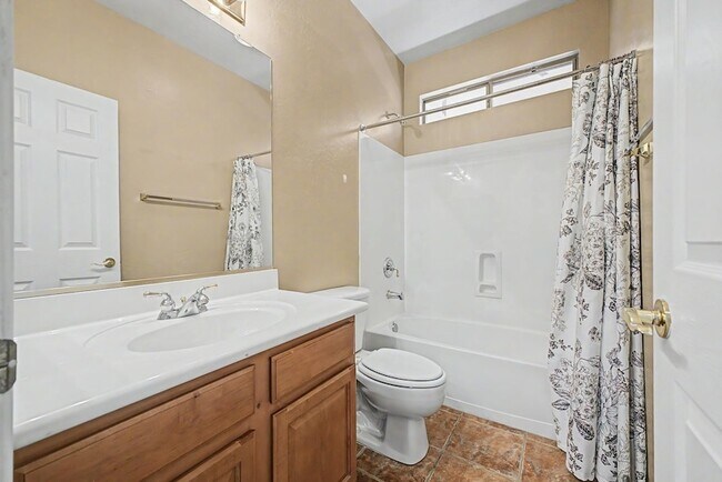 Building Photo - 472 W Pelican Dr