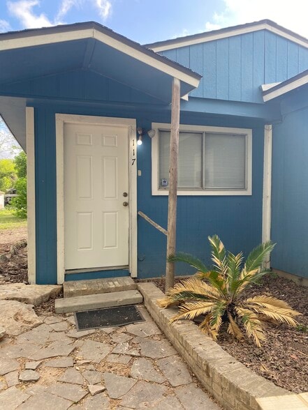 Building Photo - 117 Lucy Ln