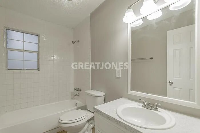 Building Photo - 421 Kingshead Ct