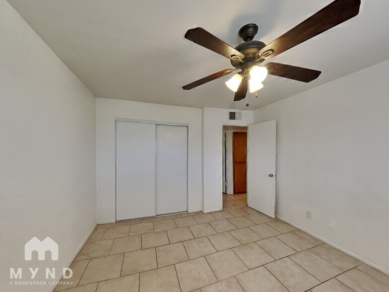 Building Photo - 5619 N 61st Cir