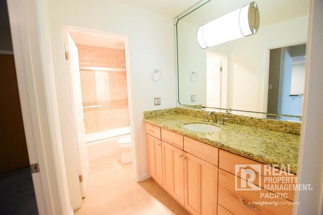 Building Photo - Bright & Spacious 1-Bedroom in Prime Oakla...