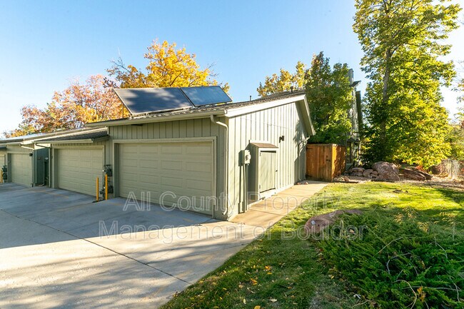 Building Photo - 8 Benthaven Pl