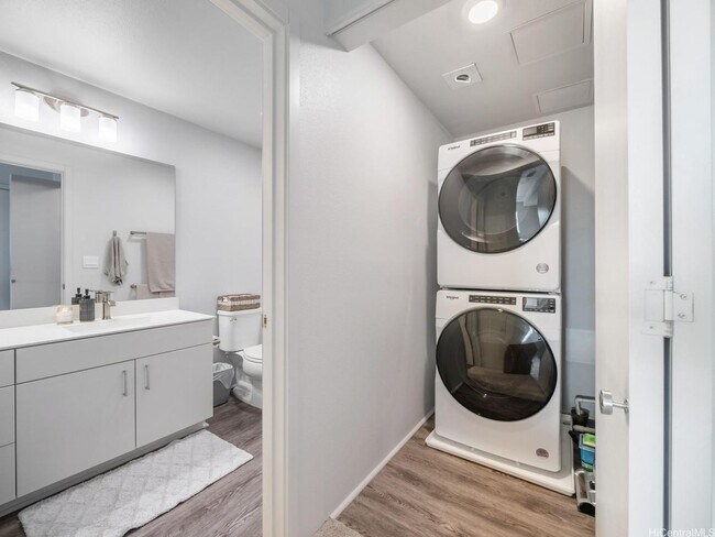 Building Photo - Modern 1-Bedroom Smart Home Condo in Ho'op...