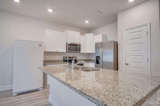 Building Photo - 8686 Meadow Flower Ln