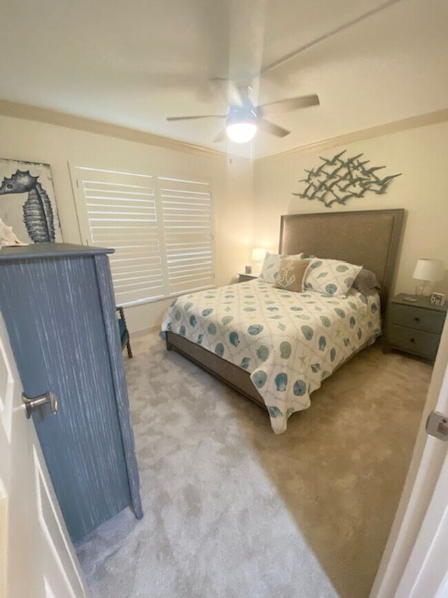 Building Photo - 2 bedroom 2 bathroom furnished seasonal rental