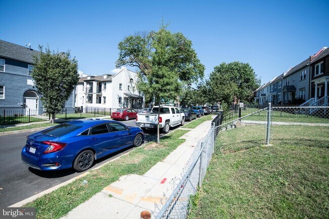 Building Photo - 1709 Trinidad Ave NE