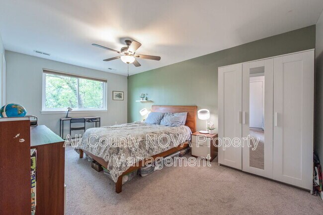Building Photo - 10343 Bushman Dr