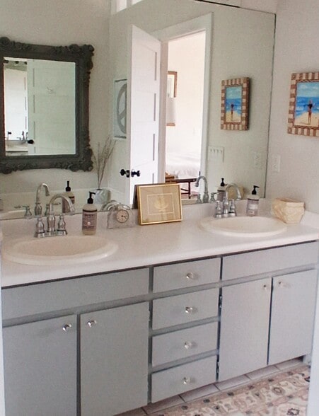 Master Bathroom - 12 Seahorse Ct