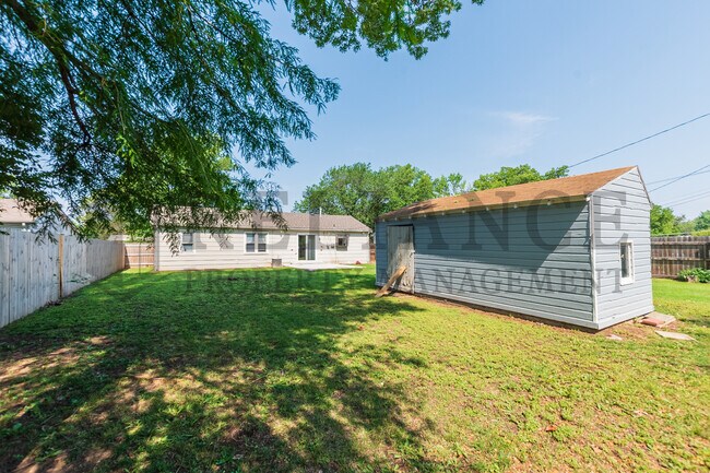 Building Photo - 2322 S Vine St