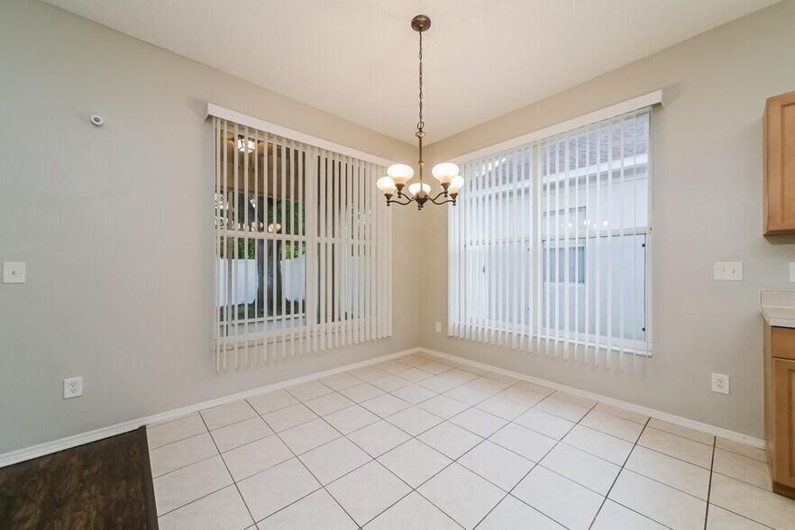 Building Photo - 1136 Cherry Valley Way