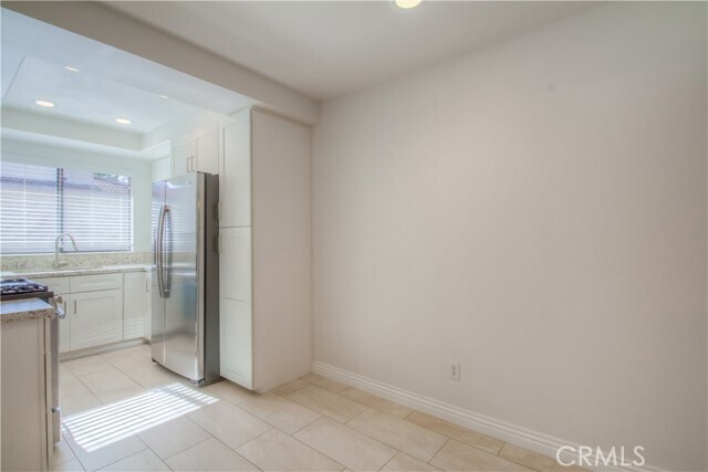 Building Photo - 25261 Tanoak Ln