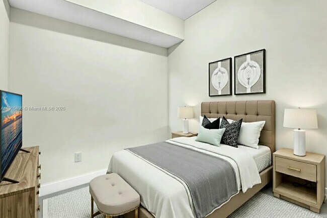 Building Photo - 700 NE 24th St