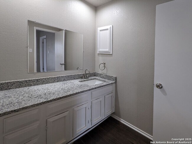 Building Photo - 5528 ALLBROOK
