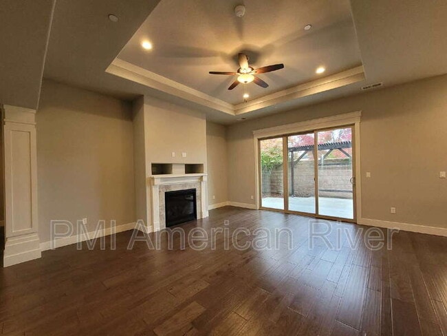 Building Photo - 8099 Traditions Ct