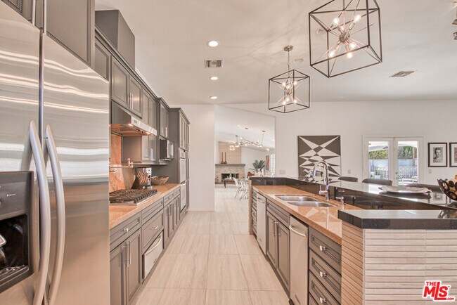 Building Photo - 36422 Sandsal Cir