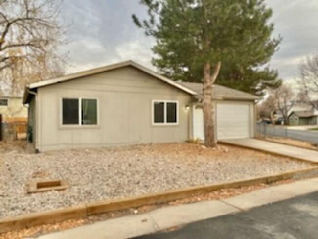 Primary Photo - Cute 2 Bed, 1 Bath on a Large Corner Lot