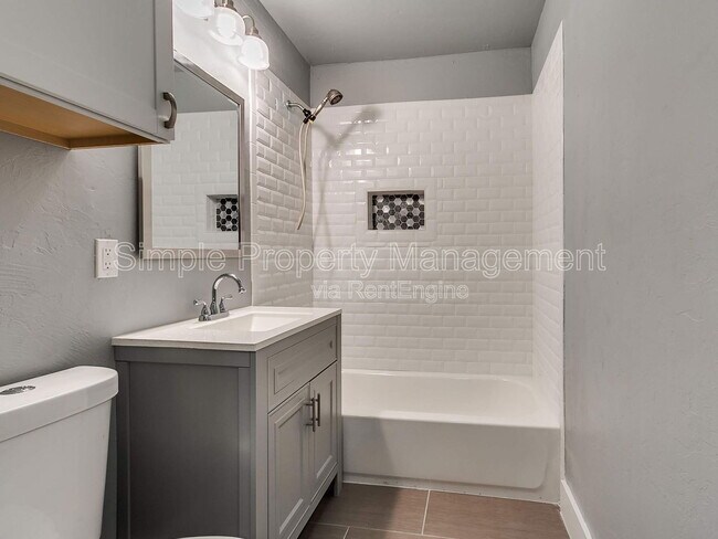 Building Photo - 4326 N Blackwelder Ave