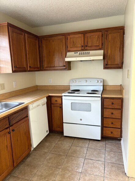 Building Photo - 5431 Nicholson Dr