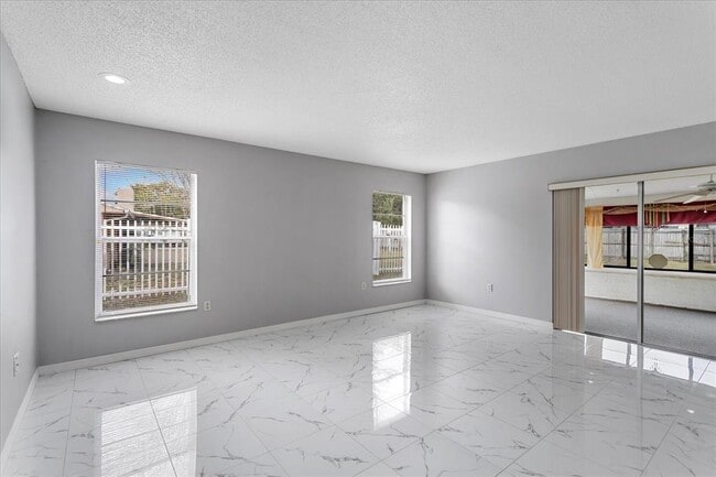 Building Photo - 8609 Sunny Hollow Ln