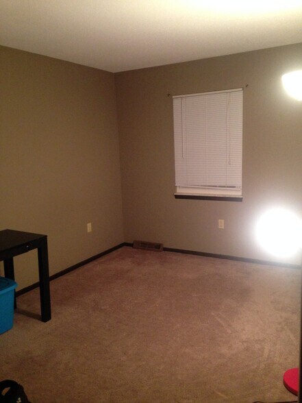 Bedroom 2 - 1124 Appletree Ln