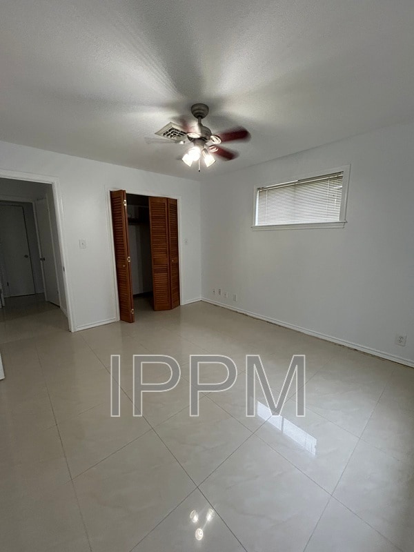 Building Photo - 5610 La Cana Dr