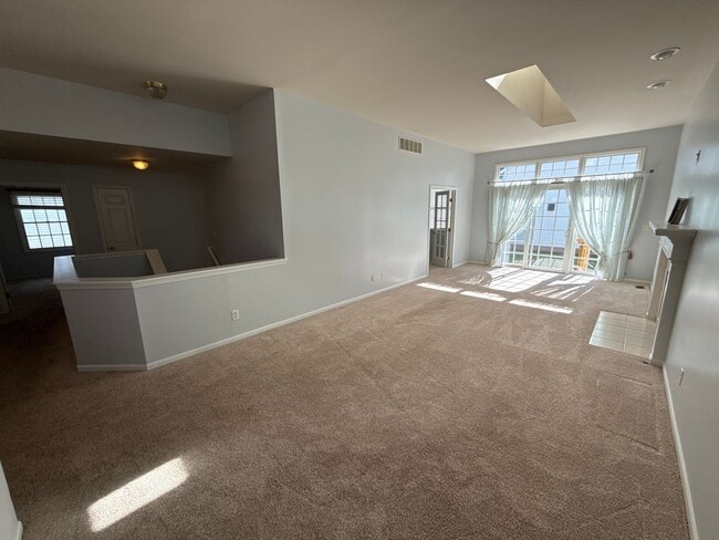 Building Photo - 3 Bed 2 Bath