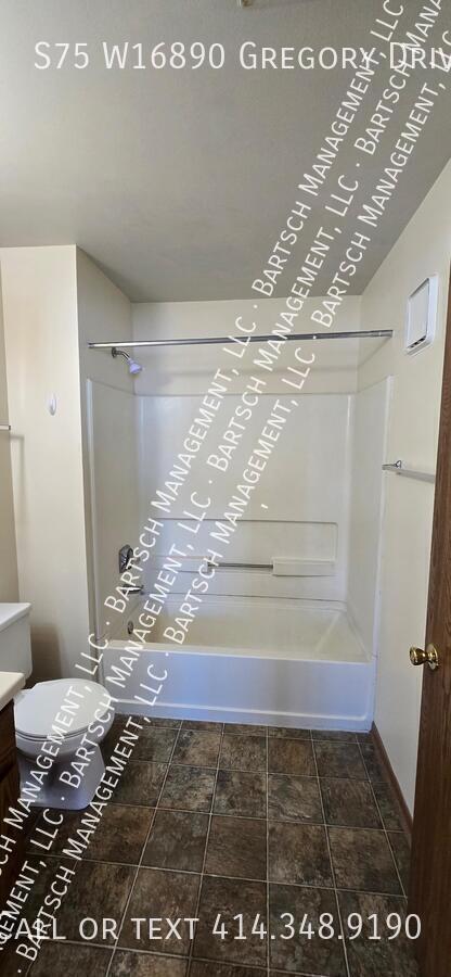 Building Photo - S75W16890-W16890 Gregory Dr