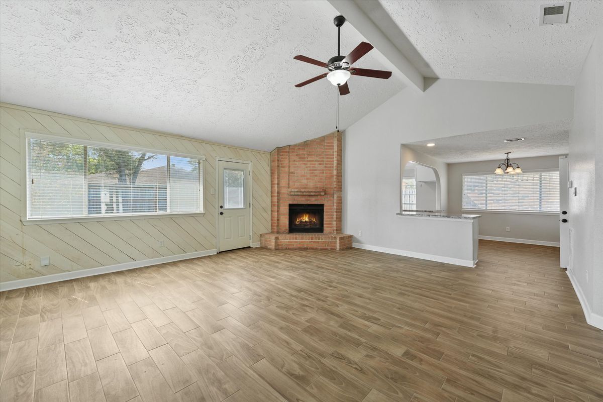 Building Photo - 16703 Pebbleglen Dr