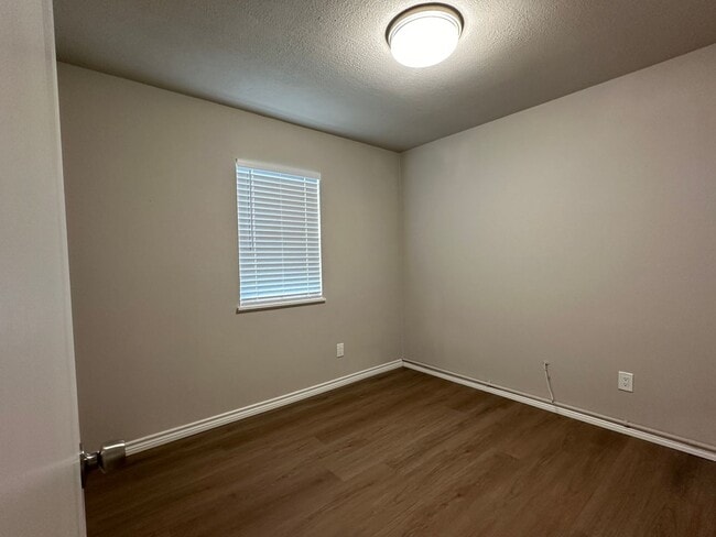 Building Photo - Won't last!