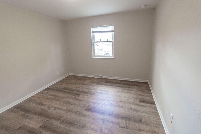 Building Photo - 1901 Mirtle Grove Ct