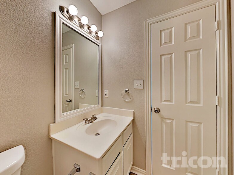 Building Photo - 9312 Rhoni Ct