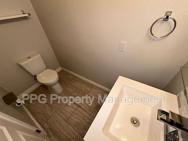 Building Photo - 4121 N Dania Ct