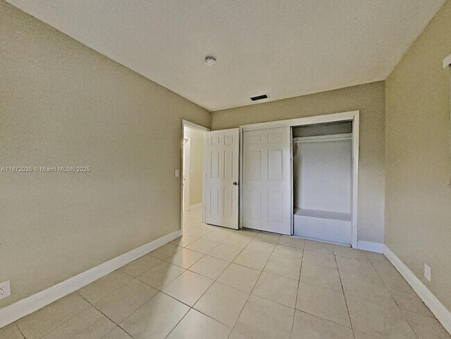 Building Photo - 5261 SW 8th Ct