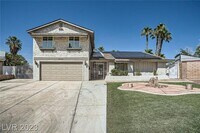 Building Photo - Fully Furnished with sparkling pool!
