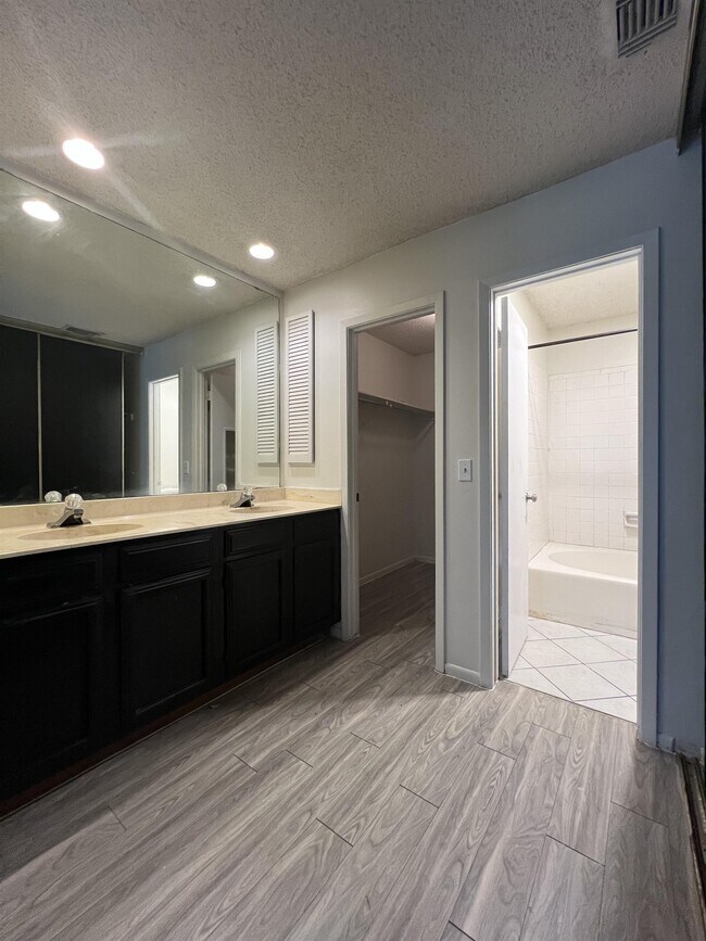 Building Photo - 9123 Alpine Trail St