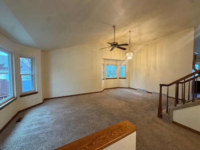 Building Photo - 4720 Oz Ct