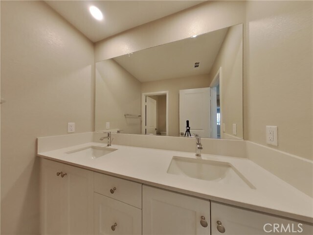 Building Photo - 28193 Cookhouse Ln