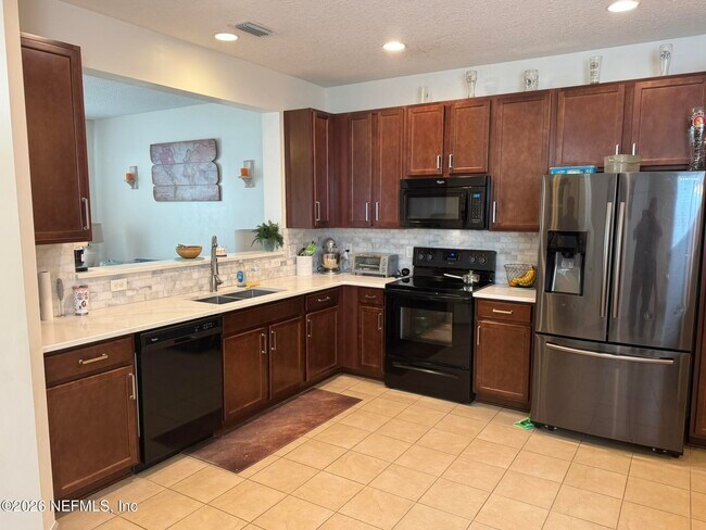 Building Photo - 670 Grover Ln