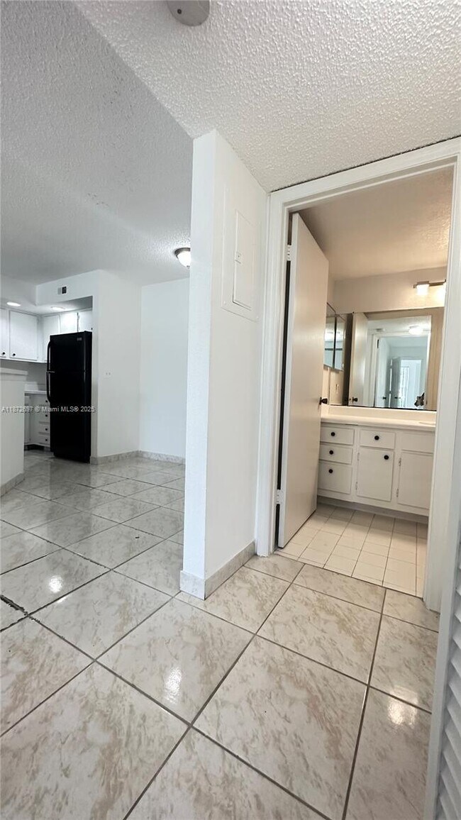 Building Photo - 12760 Vista Isles Dr