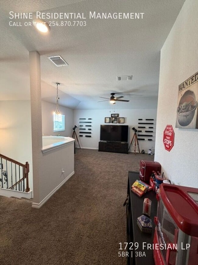 Building Photo - 1729 Friesian Lp