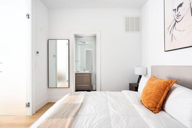 Building Photo - 1735 Q St NW