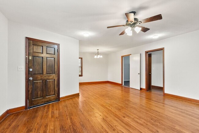 Building Photo - Cute 3 Bed 1 Bath House! Available Now! Call to Schedule a Tour!