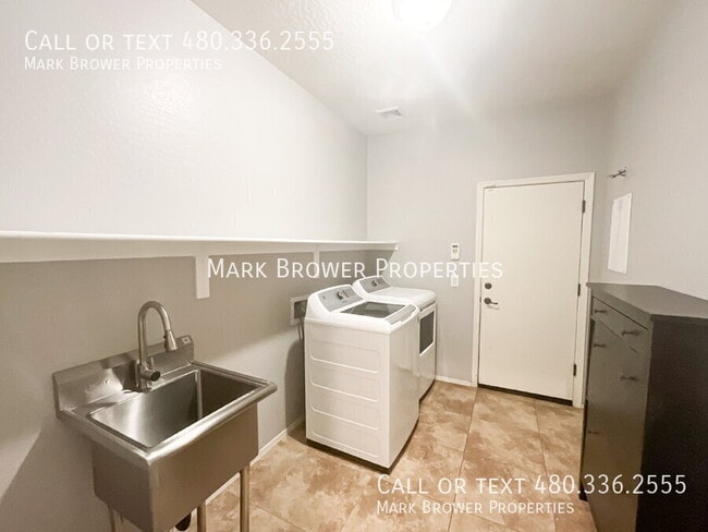 Building Photo - 724 W Dragon Tree Ave